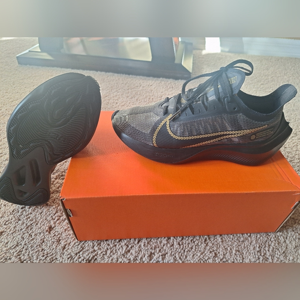 Nike zoom gravity women size 7.5 never used new